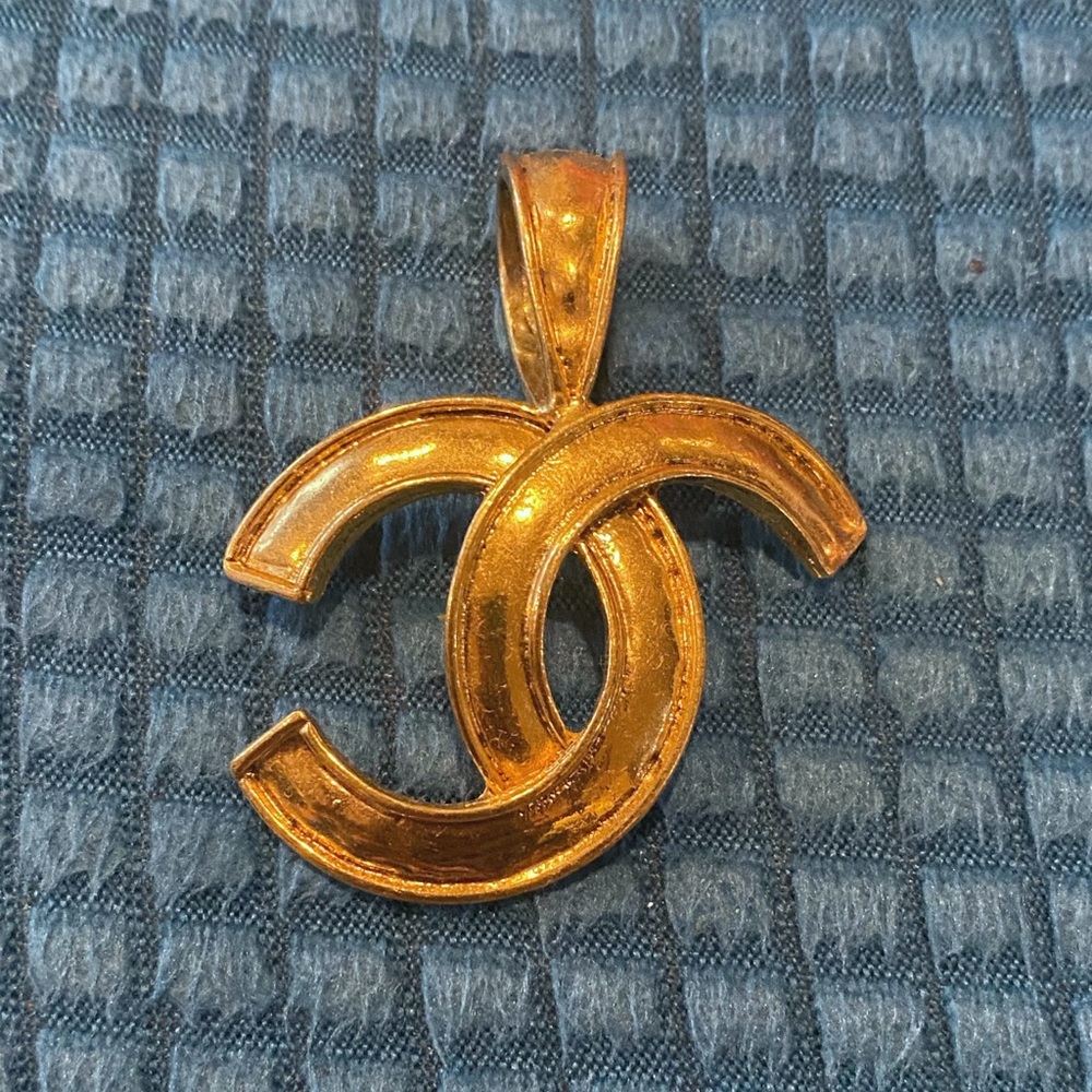 Vintage 90’s Chanel Pendant